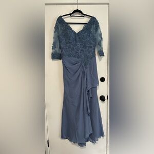 Elegant Blue Lace Evening Dress